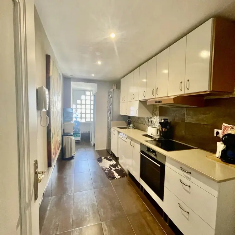 Sale of middle floor apartment in The Golden Mile