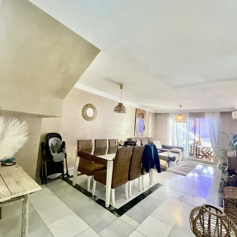 Sale of middle floor apartment in The Golden Mile