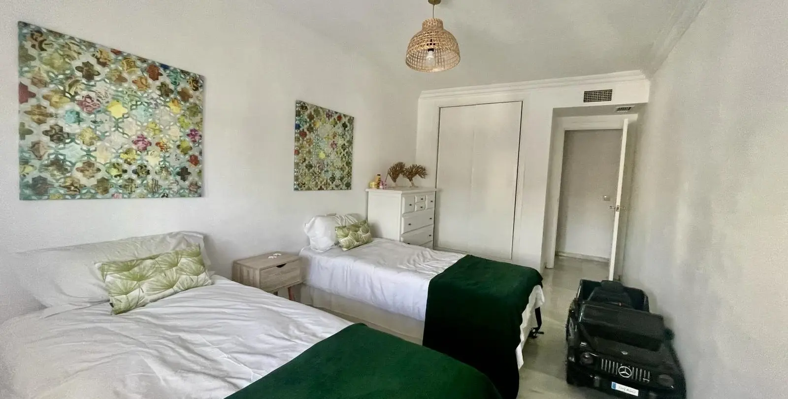 Продажа апартаментов на среднем этаже в The Golden Mile 9