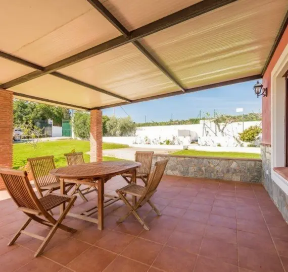 Sale of detached villa in Estepona
