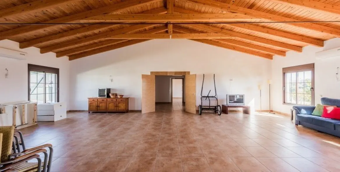 Sale of detached villa in Estepona 4