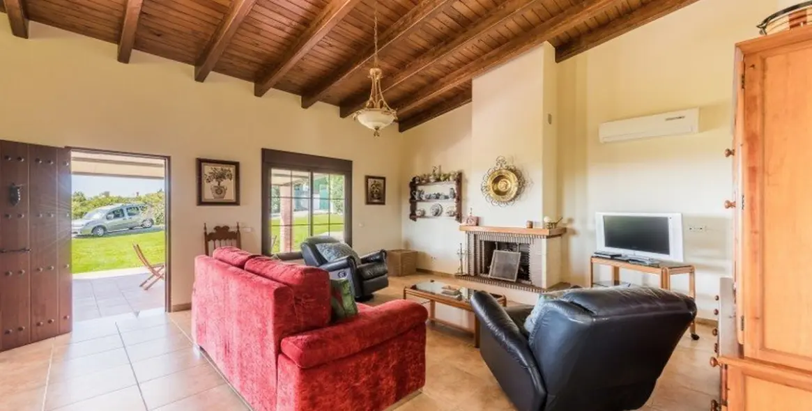 Sale of detached villa in Estepona 6