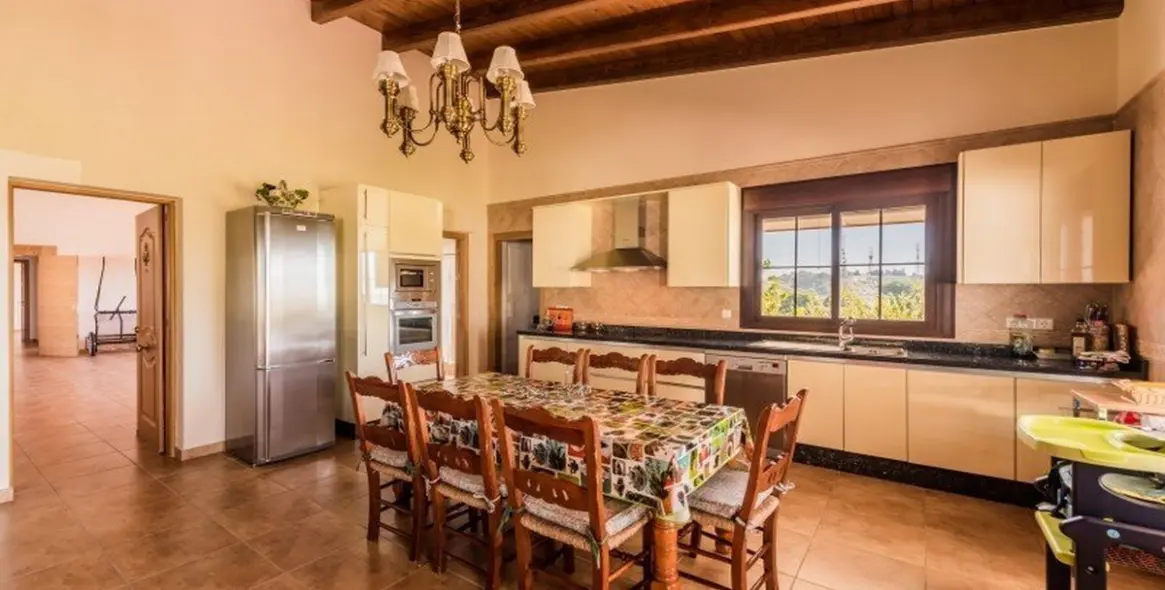 Sale of detached villa in Estepona 7