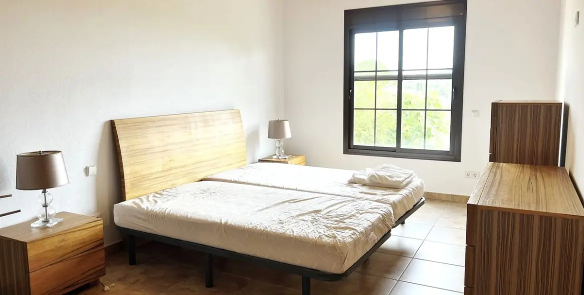 Sale of detached villa in Estepona 9