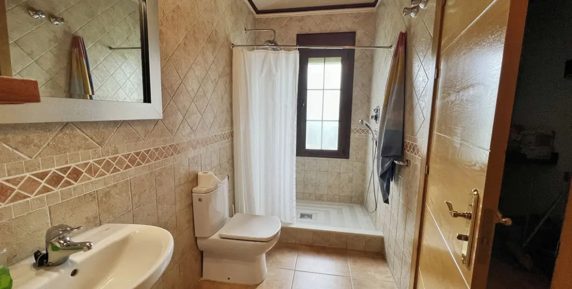 Sale of detached villa in Estepona 10