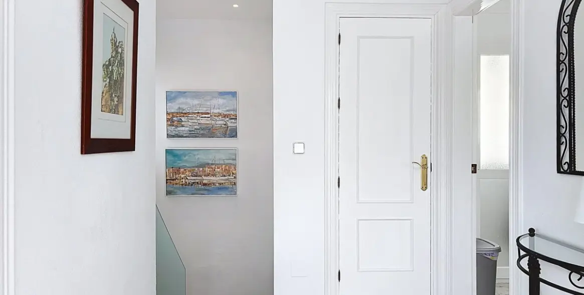 Продажа  отдельно стоящей виллы в Caleta de Vélez 2