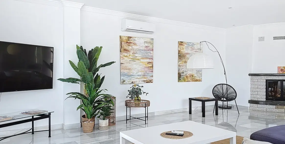 Продажа  отдельно стоящей виллы в Caleta de Vélez 12