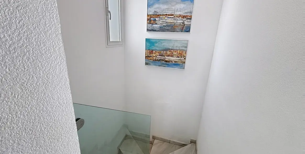 Продажа  отдельно стоящей виллы в Caleta de Vélez 24