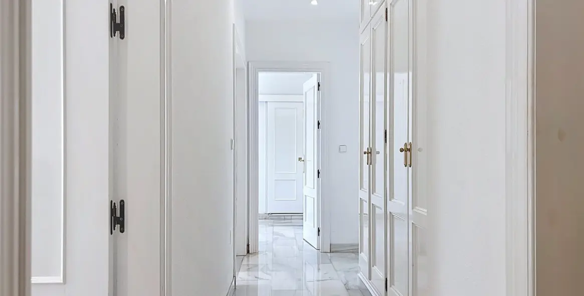 Продажа  отдельно стоящей виллы в Caleta de Vélez 25