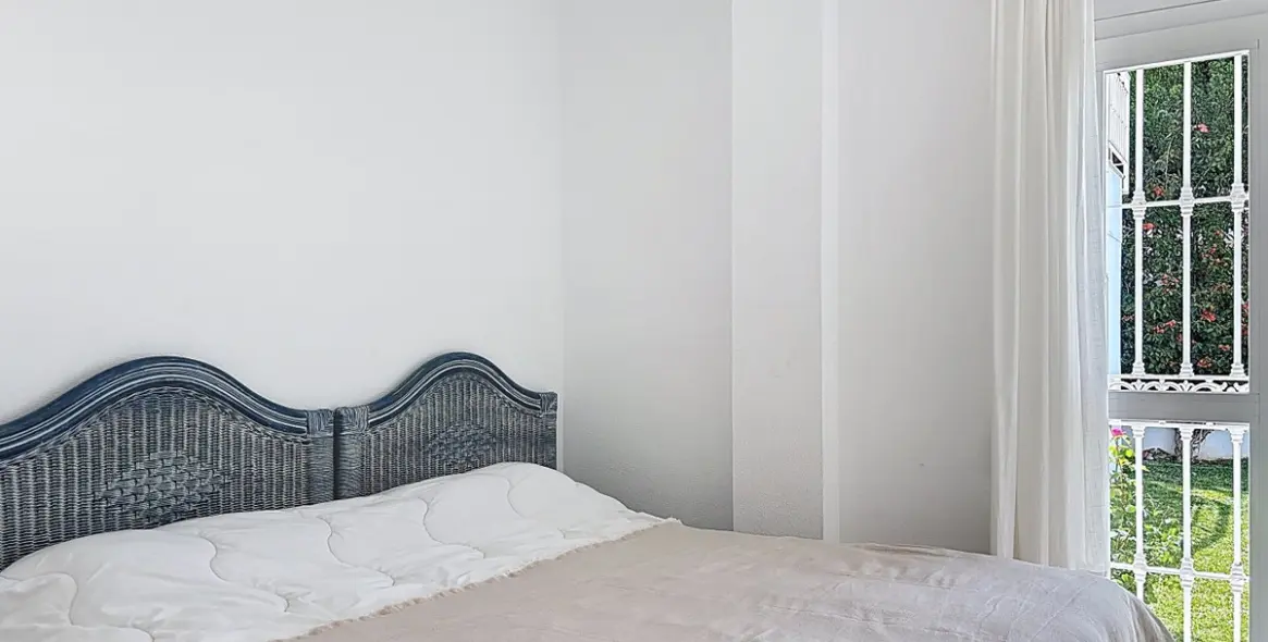 Продажа  отдельно стоящей виллы в Caleta de Vélez 27