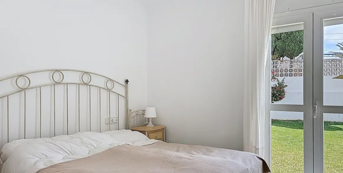 Продажа  отдельно стоящей виллы в Caleta de Vélez 29