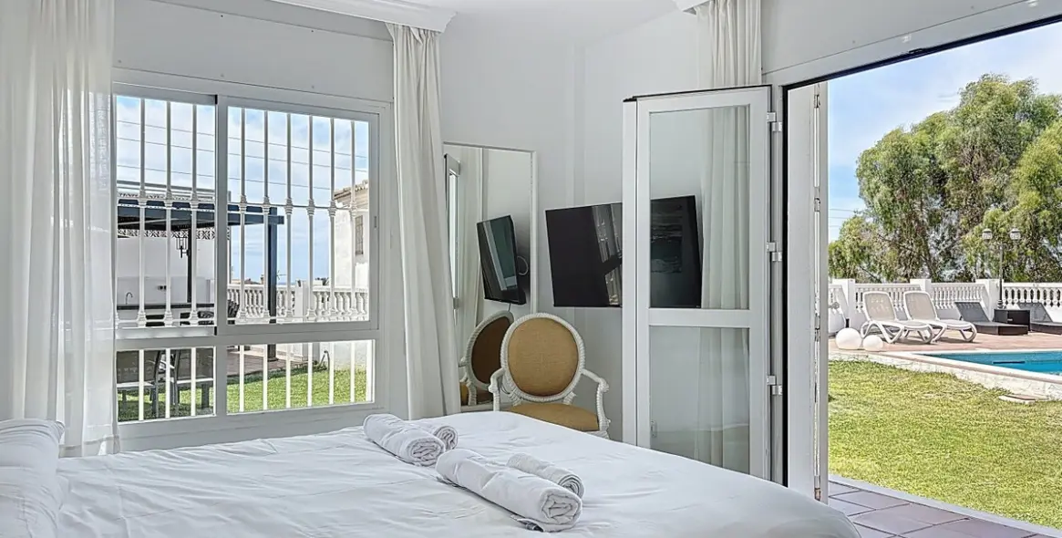 Продажа  отдельно стоящей виллы в Caleta de Vélez 31