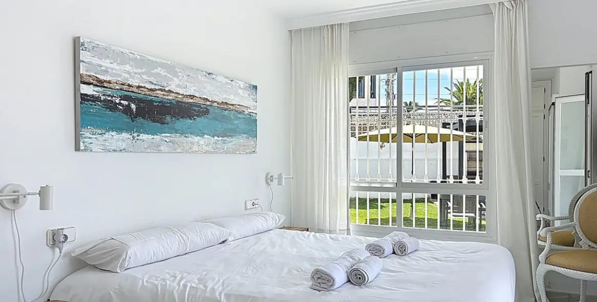 Продажа  отдельно стоящей виллы в Caleta de Vélez 32