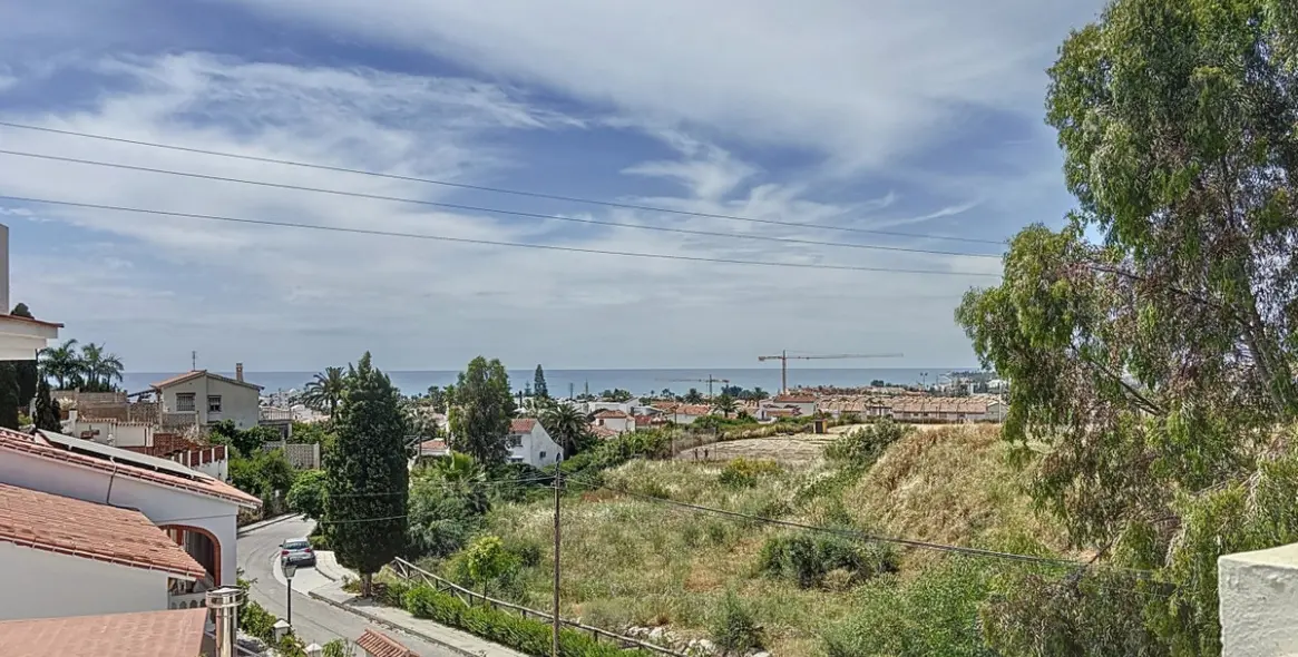 Продажа  отдельно стоящей виллы в Caleta de Vélez 40