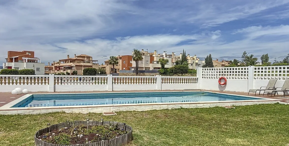 Продажа  отдельно стоящей виллы в Caleta de Vélez 41