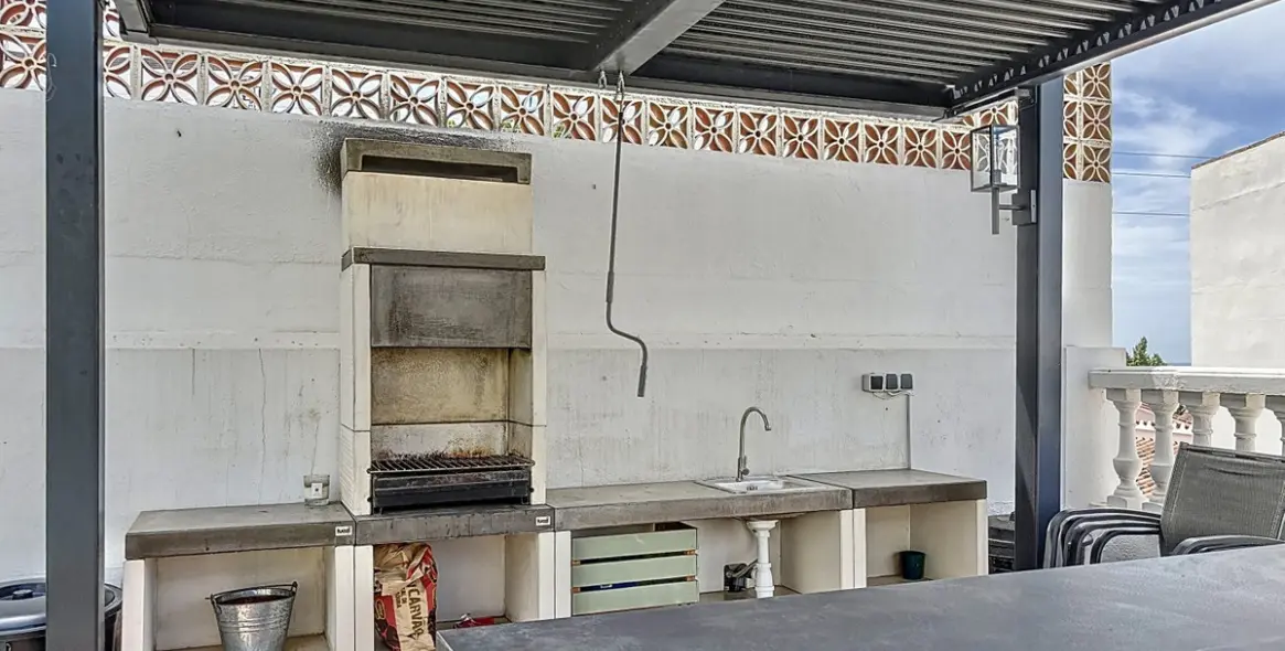 Продажа  отдельно стоящей виллы в Caleta de Vélez 43