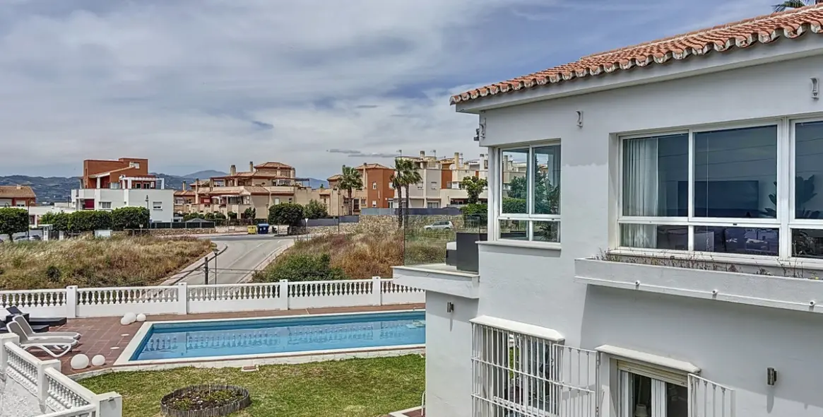 Продажа  отдельно стоящей виллы в Caleta de Vélez 46