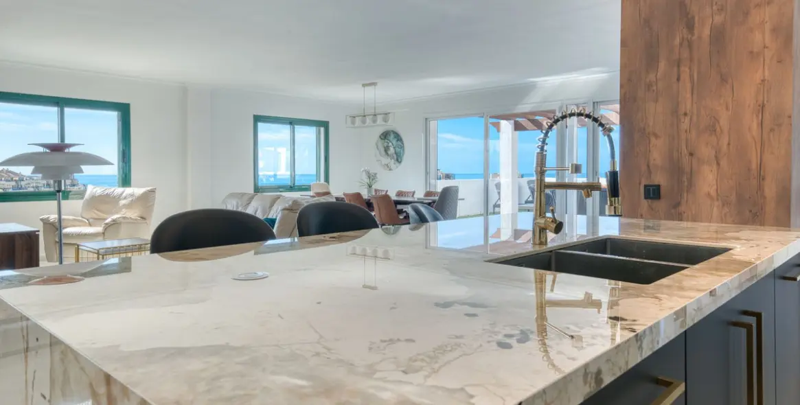 Sale of penthouse in Torrequebrada 9