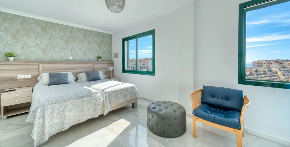 Sale of penthouse in Torrequebrada 11