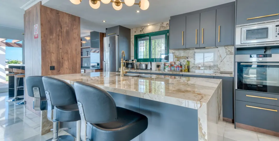 Sale of penthouse in Torrequebrada 18