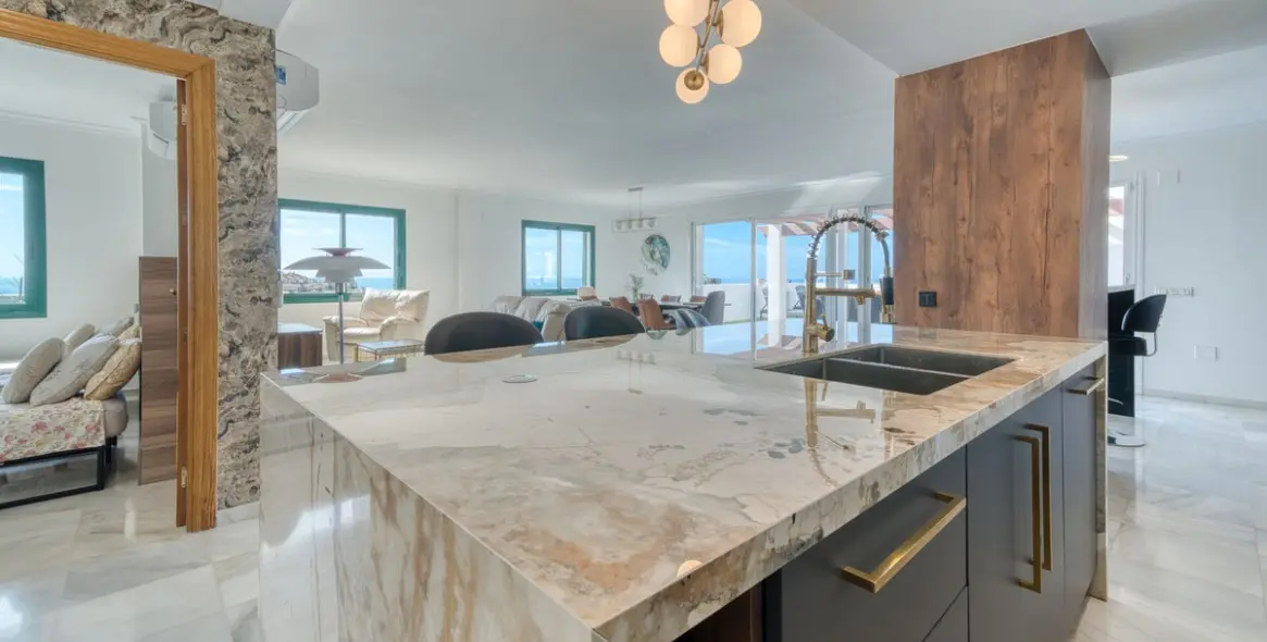 Sale of penthouse in Torrequebrada 19