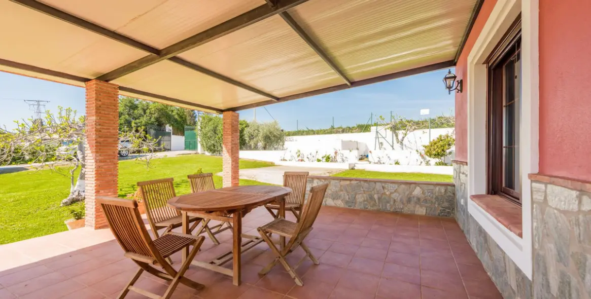 Sale of detached villa in Estepona 3