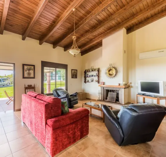 Sale of detached villa in Estepona