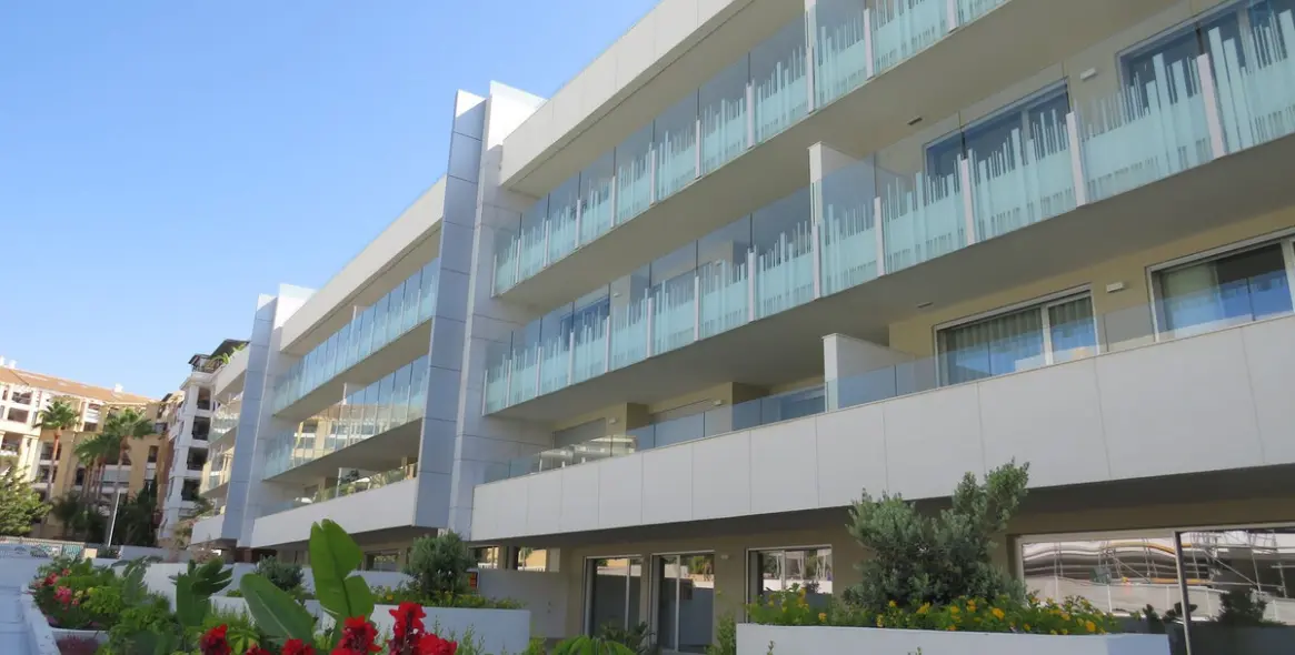 Sale of middle floor apartment in San Pedro de Alcántara 1