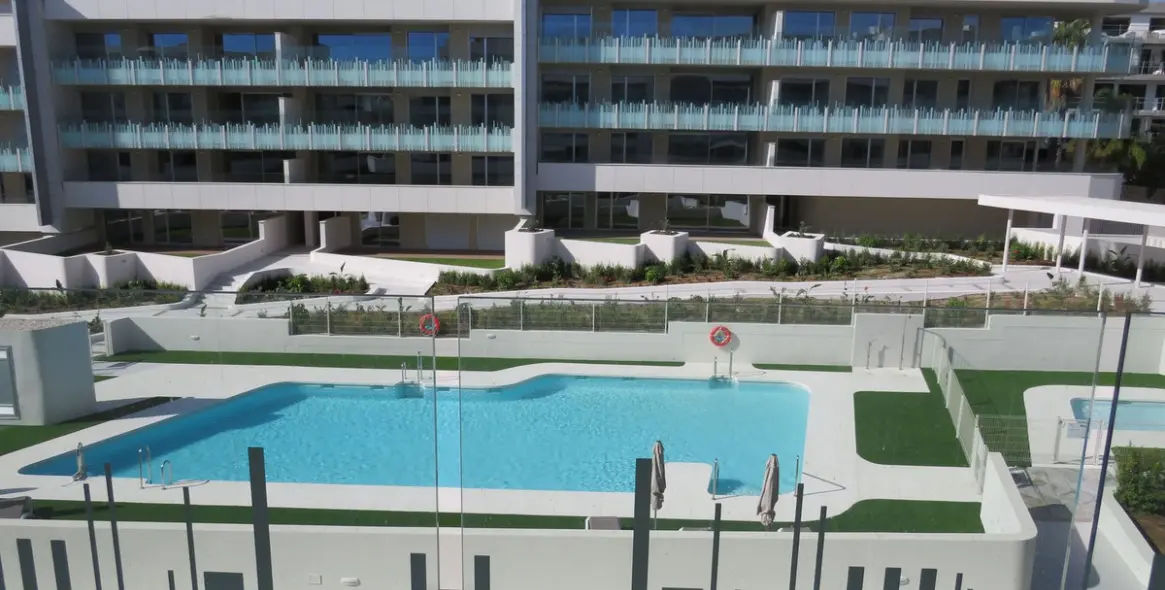 Sale of middle floor apartment in San Pedro de Alcántara 2