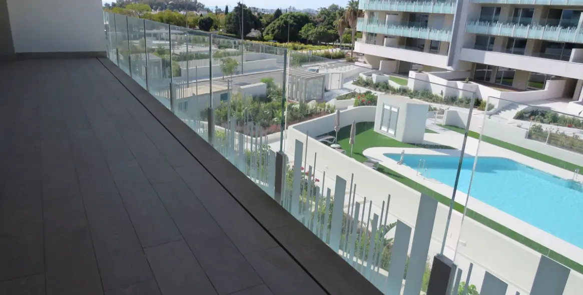 Sale of middle floor apartment in San Pedro de Alcántara 3