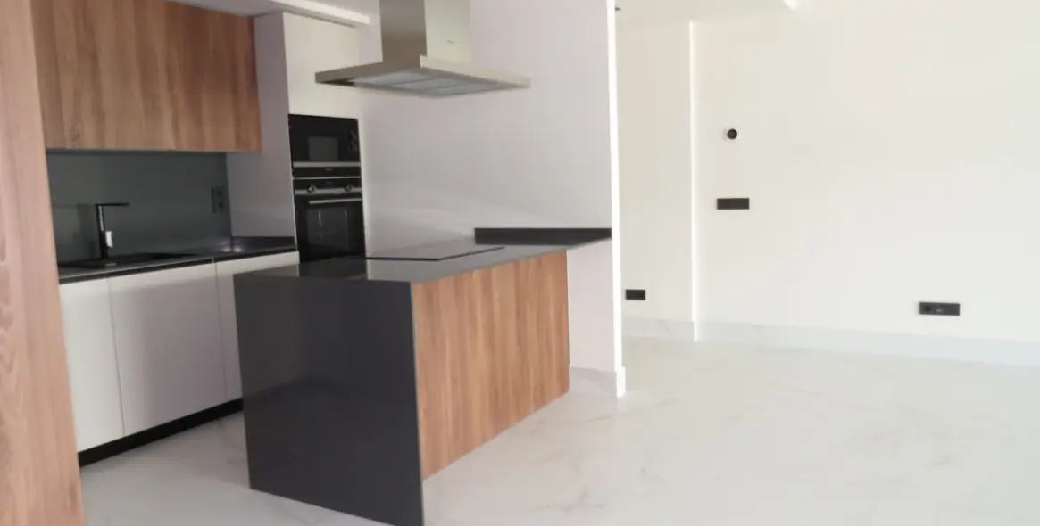 Sale of middle floor apartment in San Pedro de Alcántara 11