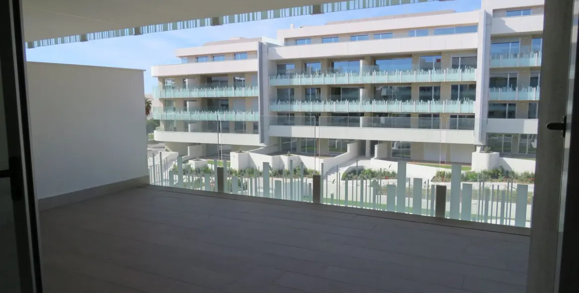 Sale of middle floor apartment in San Pedro de Alcántara 14