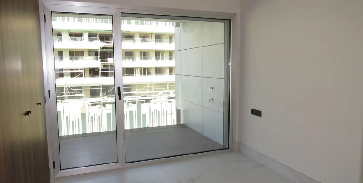 Venta de apartamento en planta media en San Pedro de Alcántara 25