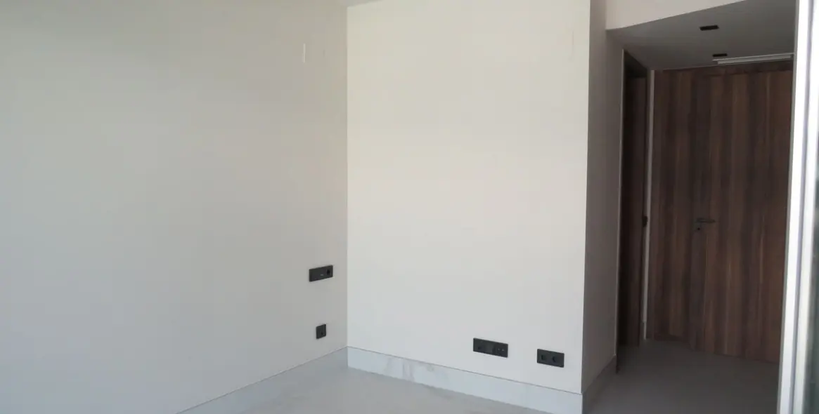 Venta de apartamento en planta media en San Pedro de Alcántara 26