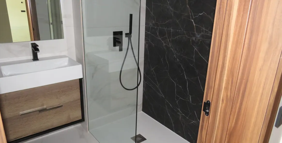 Venta de apartamento en planta media en San Pedro de Alcántara 32