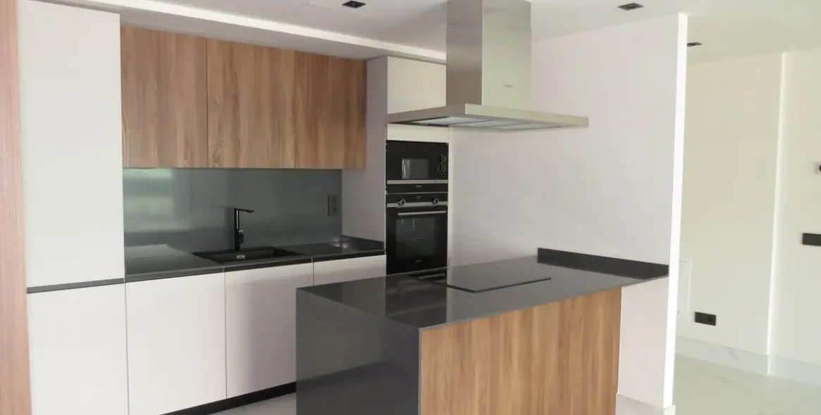 Venta de apartamento en planta media en San Pedro de Alcántara 37