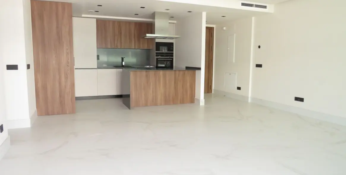 Venta de apartamento en planta media en San Pedro de Alcántara 38