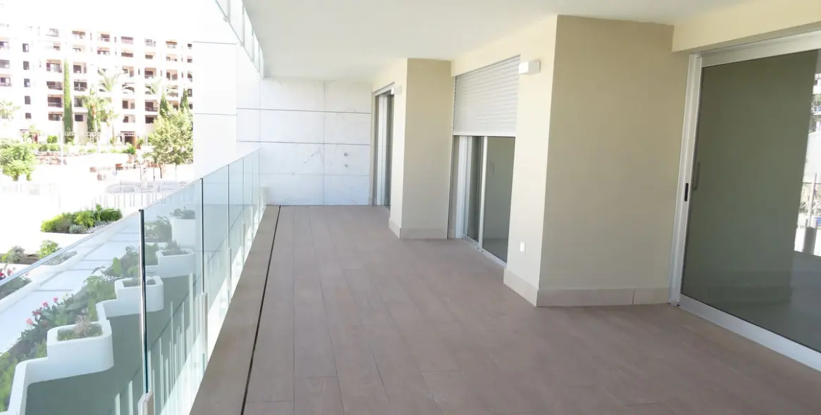 Venta de apartamento en planta media en San Pedro de Alcántara 40
