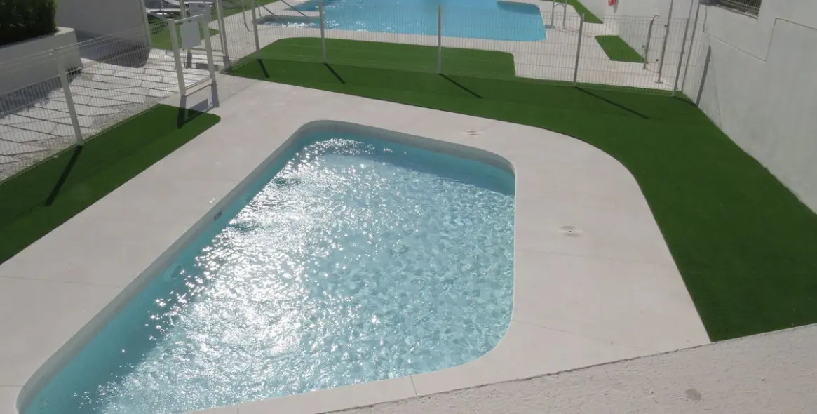 Venta de apartamento en planta media en San Pedro de Alcántara 43