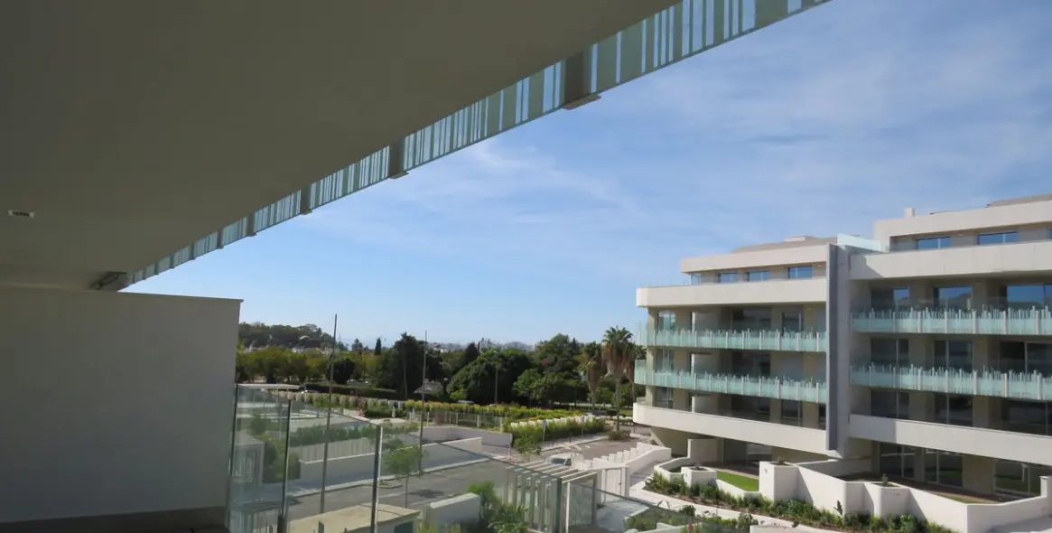 Venta de apartamento en planta media en San Pedro de Alcántara 44