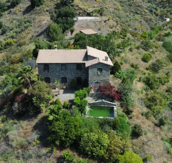 Sale of detached villa in Moclinejo