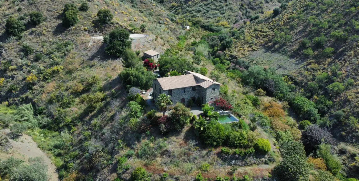 Продажа  отдельно стоящей виллы в Moclinejo 48