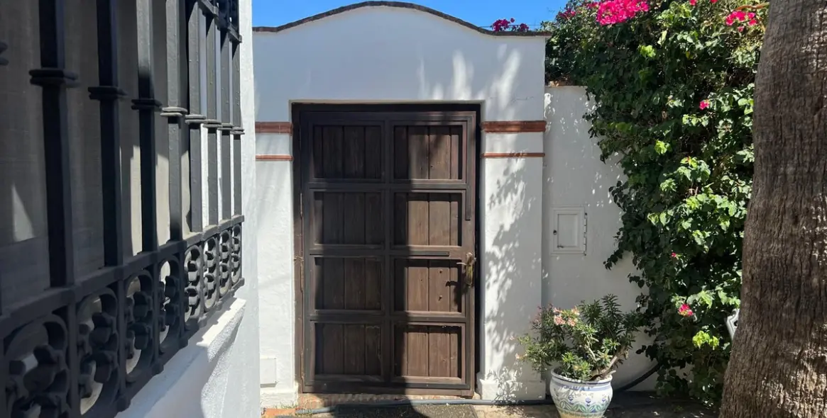 Sale of detached villa in Estepona 4
