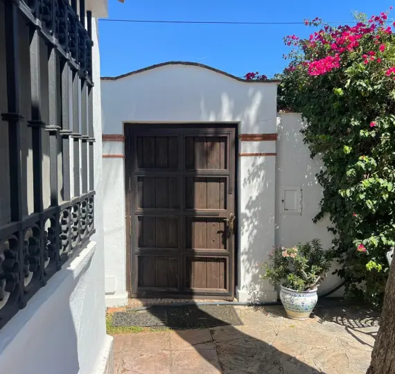 Sale of detached villa in Estepona