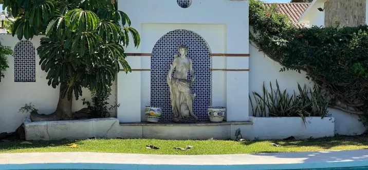 Sale of detached villa in Estepona 4