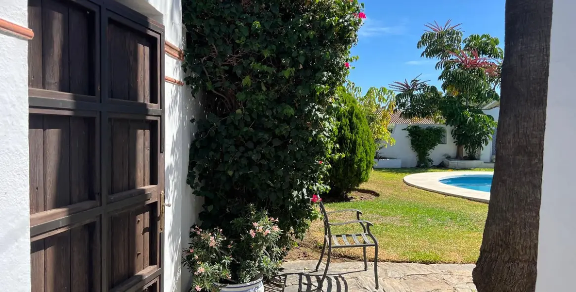 Sale of detached villa in Estepona 7