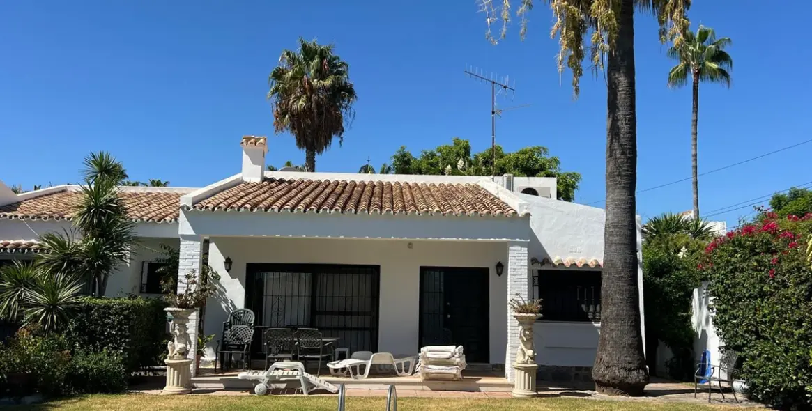 Sale of detached villa in Estepona 9