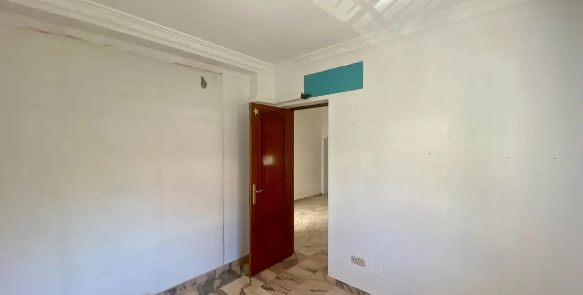 Sale of detached villa in Málaga 40