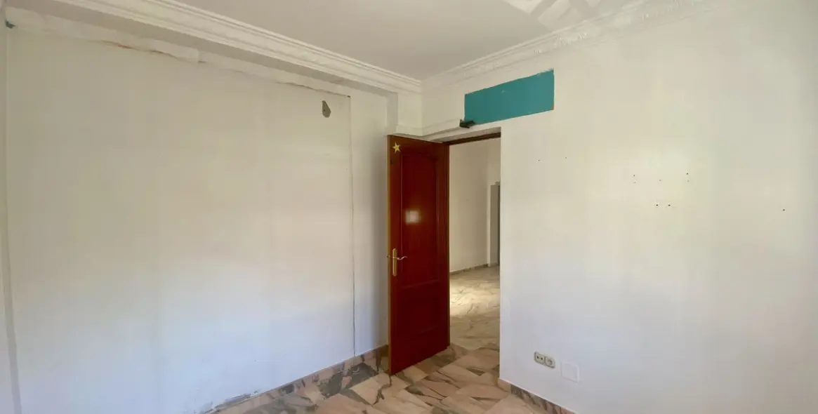 Sale of detached villa in Málaga 43