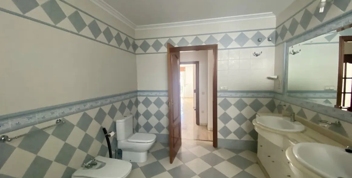 Sale of detached villa in Málaga 46